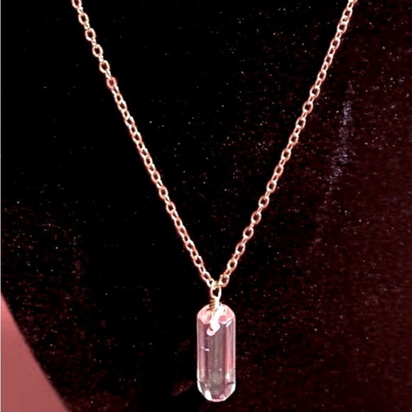 Jewelry - Elegant Gold Necklace with Crystal Pendant